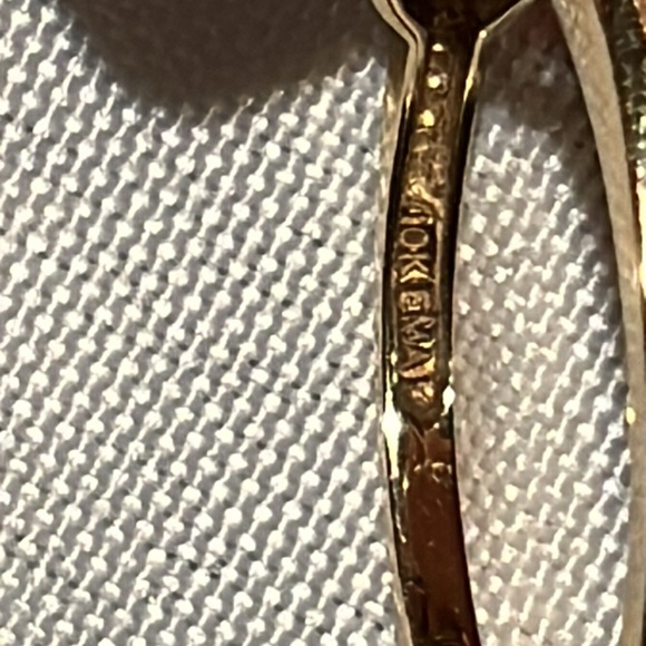 10K YELLOW GOLD GARNET AND DIAMOND RING - Picture 12 of 16